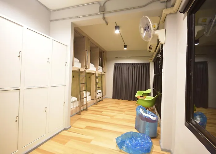 Silom Box Hostel *