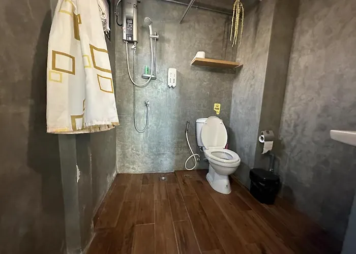 Silom Box Hostel *